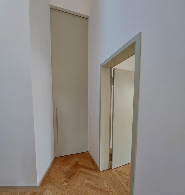 3.58 m hohe Schiebetüre