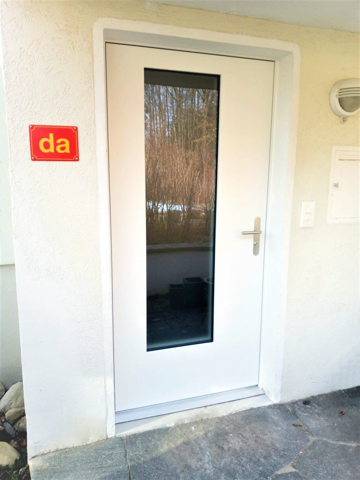 Eingangstür mit Durchblick