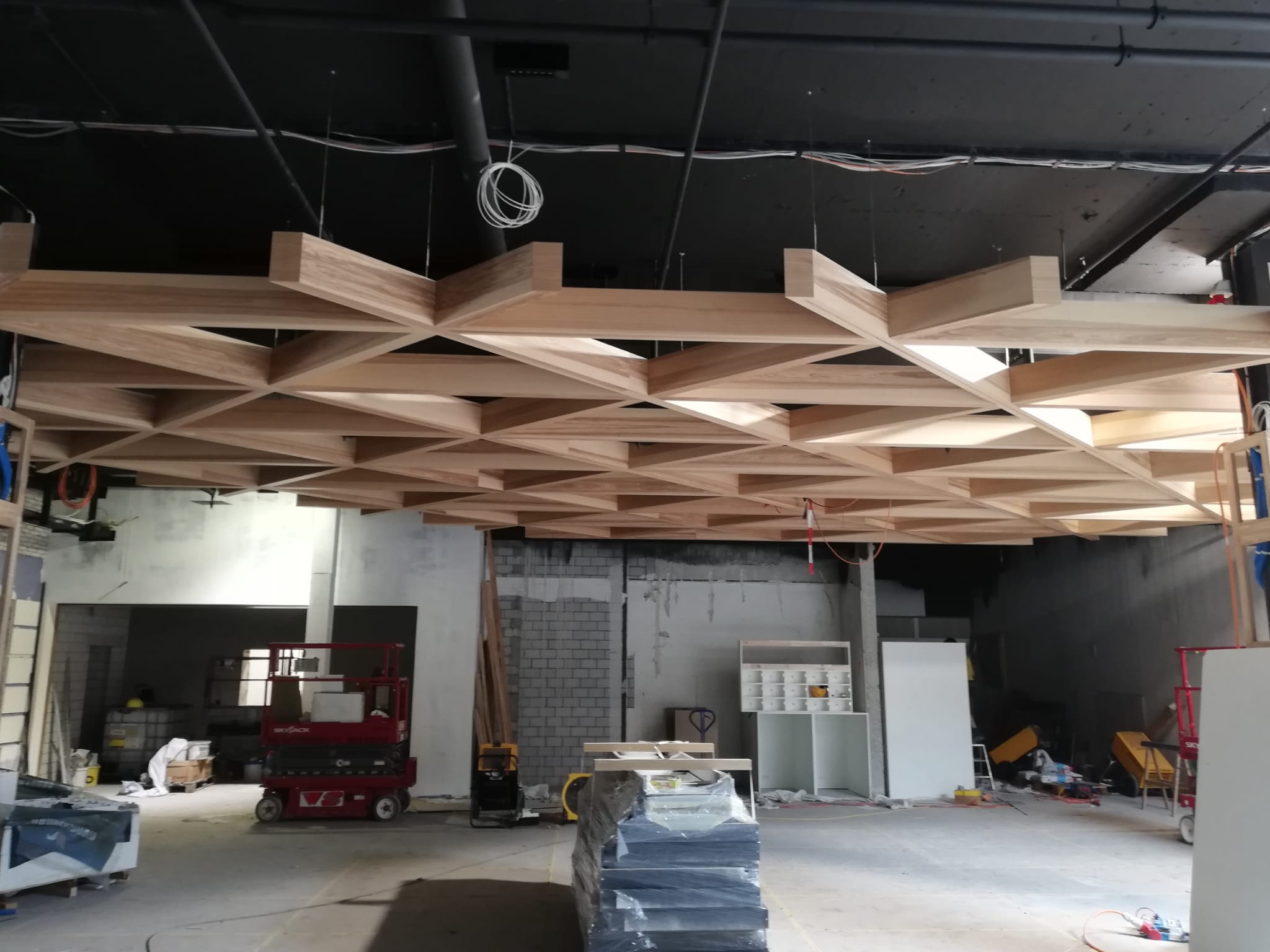 Du betrachtest gerade Herblinger Markt Rasterdecke